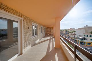Apartament a Playa de los Náufragos. Impresionante apartamento frente a la playa completamente renova