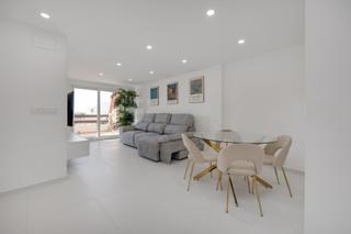Piccolo appartamento in Playa de los Náufragos. Impresionante apartamento frente a la playa completamente renova