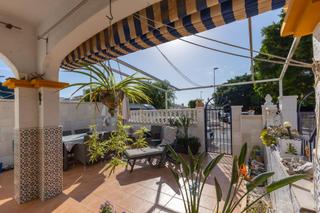 Planta baja en Zona Carrefour - Urbanizaciones. Acogedor bungalow planta baja con jardin en torrevieja