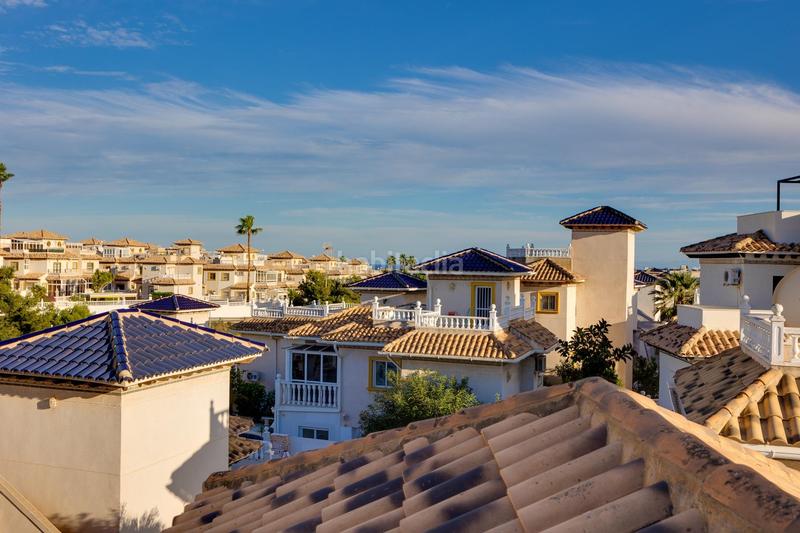 Foto f5bcb1c4-1064-4c5a-990e-97d361cf7dd0. Chalet with heating parking in La Zenia Orihuela