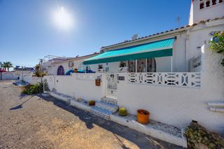 Haus in Zona Carrefour - Urbanizaciones. Encantador bungalow en planta baja en torrevieja