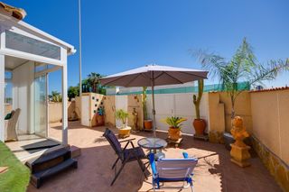 Chalet à Lomas de Cabo Roig - Los Dolses. Villa independiente con vistas al mar, parcela soleada y gran po