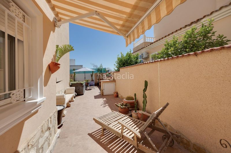 Foto 08a7d9d7-de8a-4066-8471-70359bd6eb58. Chalet villa independiente con vistas al mar, parcela soleada y gran potencial en Orihuela