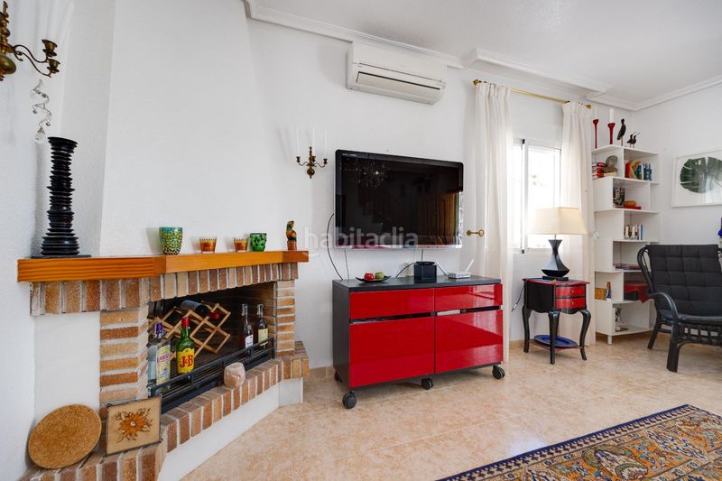 Foto 0db9fb68-9e0b-43dc-a5a0-87e82f6f3d47. Chalet villa independiente con vistas al mar, parcela soleada y gran potencial en Orihuela