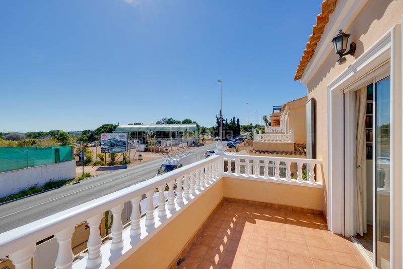 Foto 4b6d4893-3bc2-4f4c-99af-6cf1adbba4e8. Chalet villa independiente con vistas al mar, parcela soleada y gran potencial en Orihuela