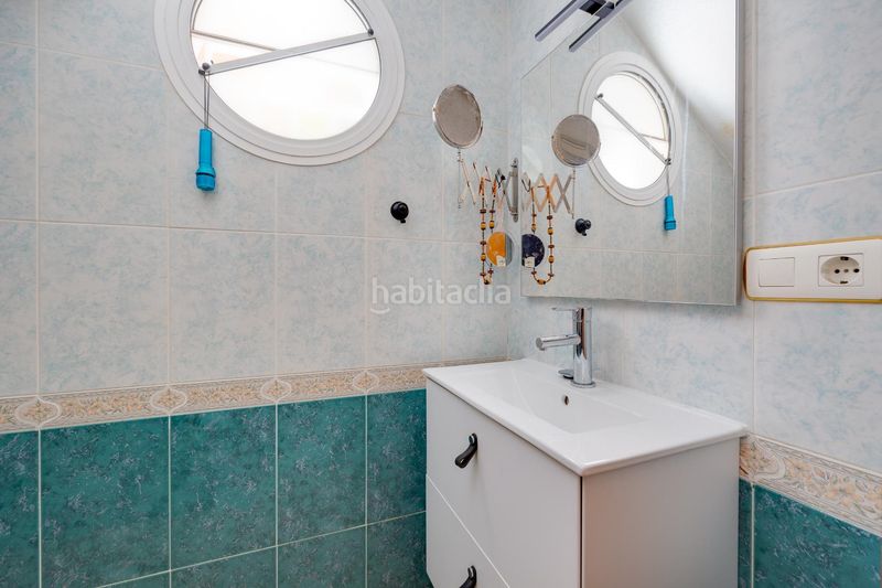 Foto 7a866fa6-a1ac-4cf4-a190-405c8238e629. Chalet villa independiente con vistas al mar, parcela soleada y gran potencial en Orihuela