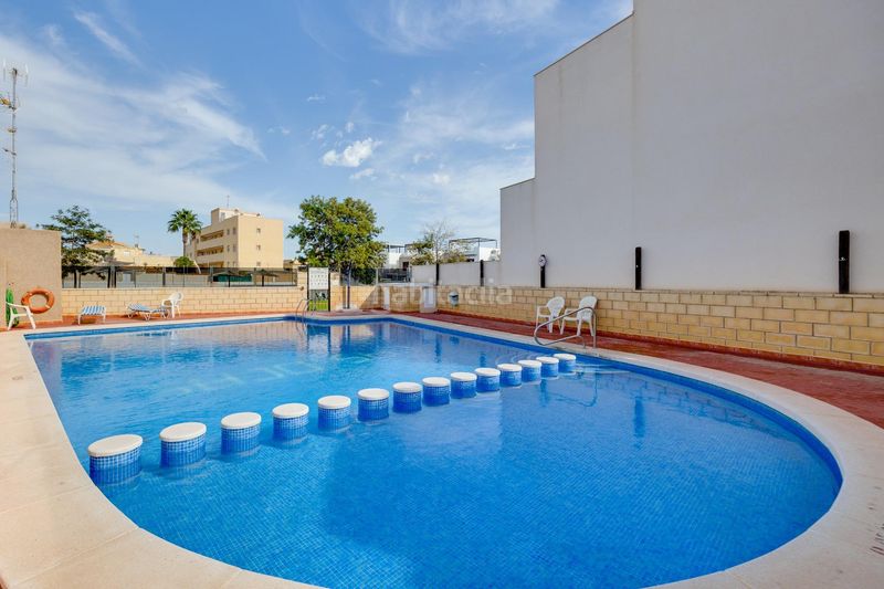 Foto b1c46484-3f77-421f-8d5b-7add839154e0. Chalet villa independiente con vistas al mar, parcela soleada y gran potencial en Orihuela
