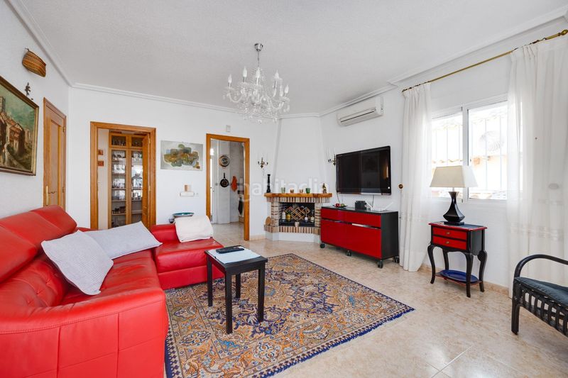 Foto b68ed4d8-4674-42f7-89c7-d1de12cab9d4. Chalet villa independiente con vistas al mar, parcela soleada y gran potencial en Orihuela