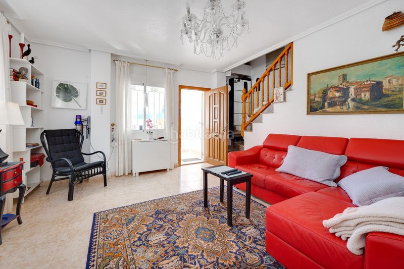 Foto d6a69787-f37f-401b-b2a4-da3f3143f216. Chalet villa independiente con vistas al mar, parcela soleada y gran potencial en Orihuela