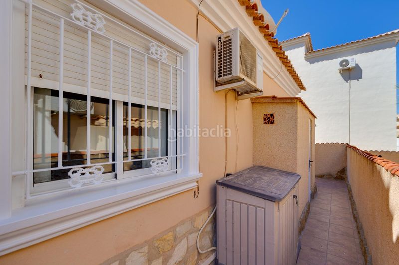 Foto e065715c-af9f-4dc5-b580-2df345f49552. Chalet villa independiente con vistas al mar, parcela soleada y gran potencial en Orihuela