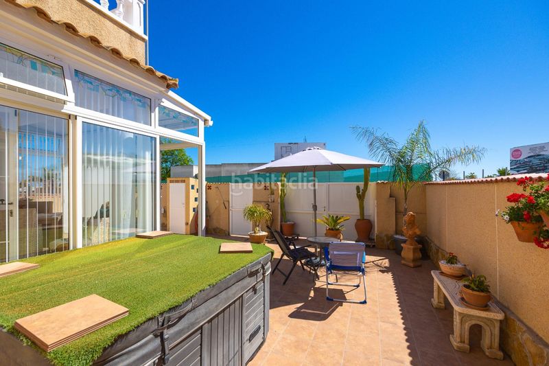 Foto e38f3ba3-ce52-4fa9-a2fb-9a95ae423890. Chalet villa independiente con vistas al mar, parcela soleada y gran potencial en Orihuela
