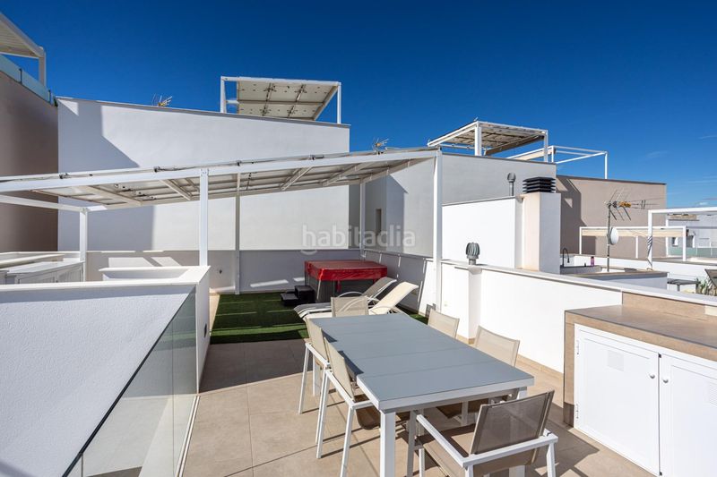 Foto ac30217b-2ffb-4270-ab6a-a6173849d796. Casa adossada amb aparcament piscina a Benijófar