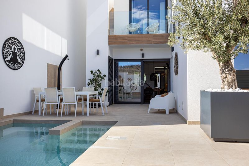 Foto ff1d8395-7db5-485b-b123-9c4e3010cd58. Casa adossada amb aparcament piscina a Benijófar