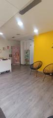 Geschftsraum in Avenida de la costa 120, gijon 120. Venta de mobiliario y mercaderia de salon de belleza  en funcion