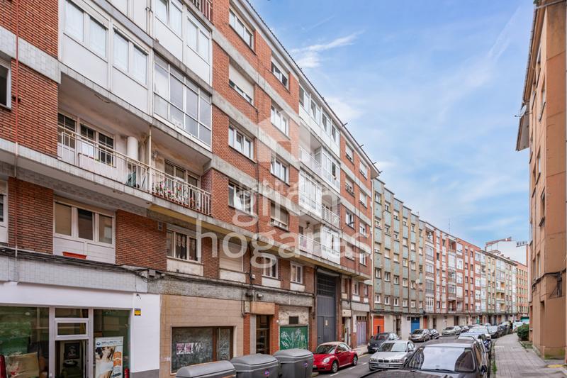 Foto 626a1df9-c521-4f83-b774-903296742cd0. Piso en Gijón - cl jose marti 3 tres habitaciones con terraza en La Calzada en Gijón
