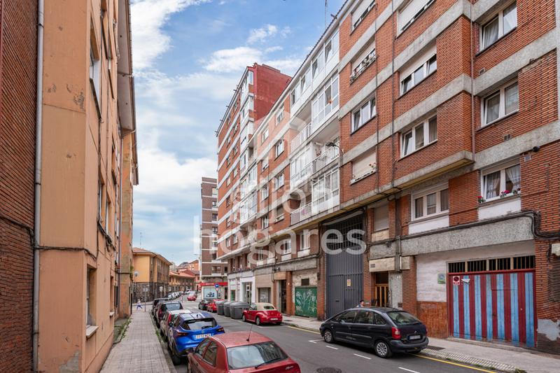 Foto 7f27cef0-2a9d-405d-8160-477dab09433b. Piso en Gijón - cl jose marti 3 tres habitaciones con terraza en La Calzada en Gijón