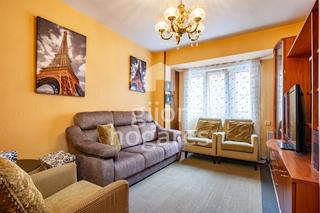 Appartement à Gijón - cl jose marti 3. Tres habitaciones con terraza en la calzada