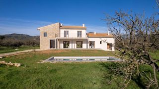 Mas à Dels mitjans s/n. Finca rustica legal unifamiliar, con gran piscina, en binisalem