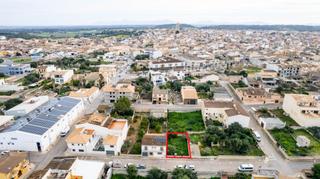 Terreny residencial a Carrer organista rafel femenia. Solar urbano en muro