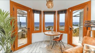 Casa a Carrer illa d'elba 11. Casa independiente en primera linea del paseo de cala gamba