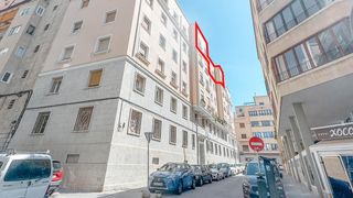 Piso en Calle parellades 2. Céntrico piso reformado, con ascensor, trastero y terrazapatio i