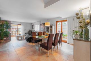 Casa adossada a Santa María del Camí. Se vende adosado en santa maria del camì