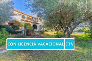 Chalet  Carrer francesc de borja moll. Chalet con piscina y licencia vacacional