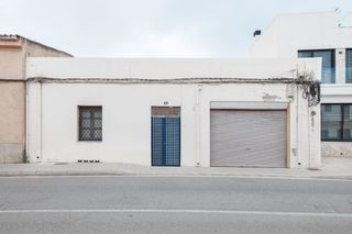 Édifice à Polígon de Llevant. Edificio en portixol