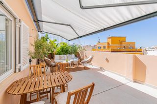 Penthouse  Carrer carrer capità vilà. Estupendo ático totalmente reformado con amplia terraza en pere