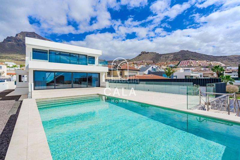 Foto 77b38835-ac70-41e4-b049-30e191a73d97. Casa amb aparcament piscina a Playa Fañabé Alto Adeje