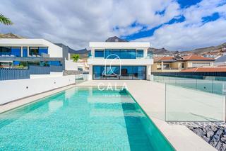 Casa  El sauce. Exclusiva villa moderna en el madroñal con vistas al mar
