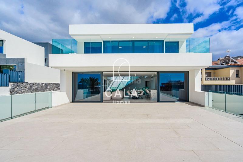 Foto b6373d1b-dbe9-40c7-8568-b79a91209b1b. Casa amb aparcament piscina a Playa Fañabé Alto Adeje