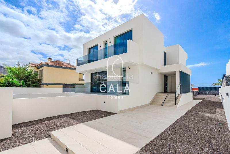 Foto b79c7041-0a31-4e0a-9ab7-a9209da23e73. Casa amb aparcament piscina a Playa Fañabé Alto Adeje