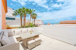 Dúplex  Europa. Moderno dúplex reformado con terraza y vistas al mar en san euge