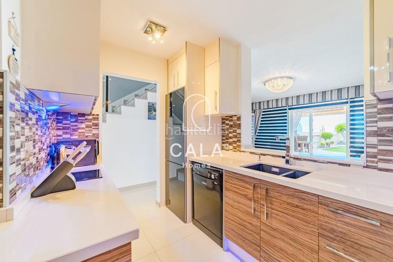 Foto bd7e29ec-2370-40eb-ab1c-de58c54be7f9. Casa a schiera con riscaldamento parcheggio in Playa Fañabé Alto Adeje