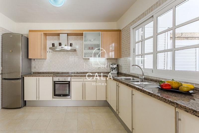 Foto 40592dc0-6770-40a3-a5e6-6a62616b3686. Casa adossada amb aparcament a Playa Fañabé Alto Adeje