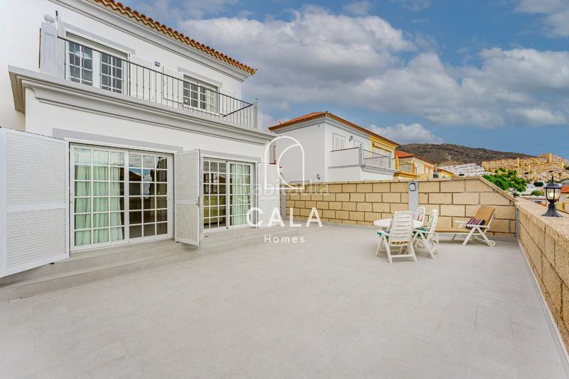 Foto d5a17deb-4b94-4fdf-9a49-65ed770e6f3a. Casa adossada amb aparcament a Playa Fañabé Alto Adeje