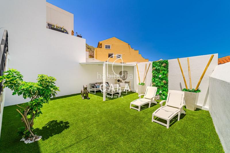 Foto 7e8b4b69-1dbe-413b-9f27-6d6348366b0b. Piso apartamento reformado con vistas al mar y jardín en costa en Adeje