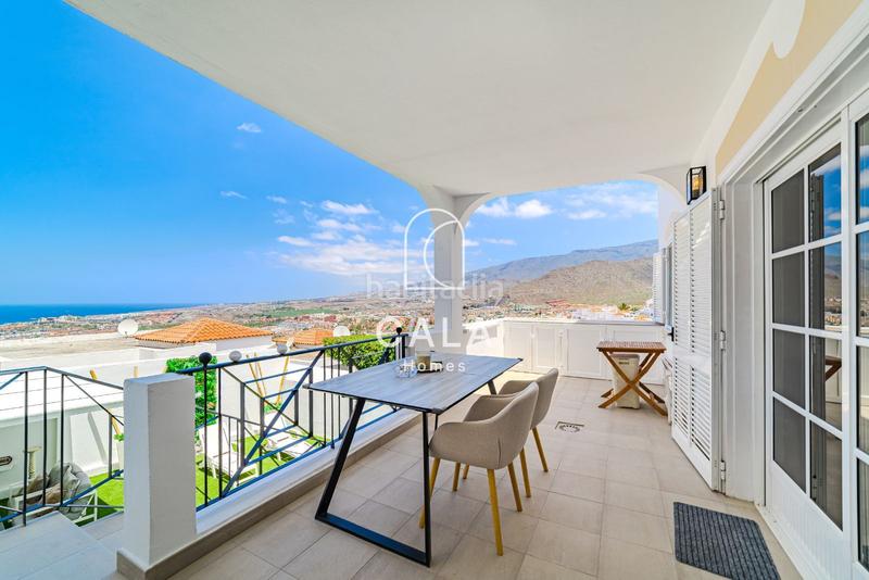 Foto cf3efc60-dc4b-4888-b4fc-688f6b50a069. Piso apartamento reformado con vistas al mar y jardín en costa en Adeje