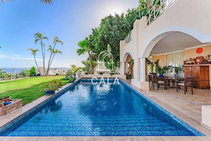 Foto 1d8eebe6-f5a1-4d39-ab53-4892e860c43c. Xalet amb aparcament piscina a La Caleta Adeje