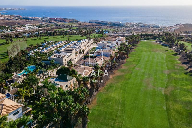 Foto 9b77b1b4-2d31-4e6d-8cd1-be807edf44d2. Xalet amb aparcament piscina a La Caleta Adeje