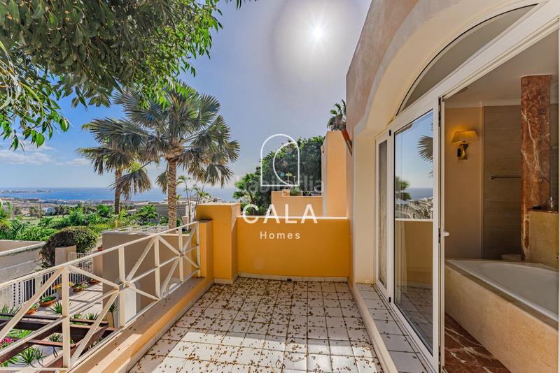 Foto ffc0f92a-18cc-4c4d-b08c-11f9d20d14a1. Xalet amb aparcament piscina a La Caleta Adeje