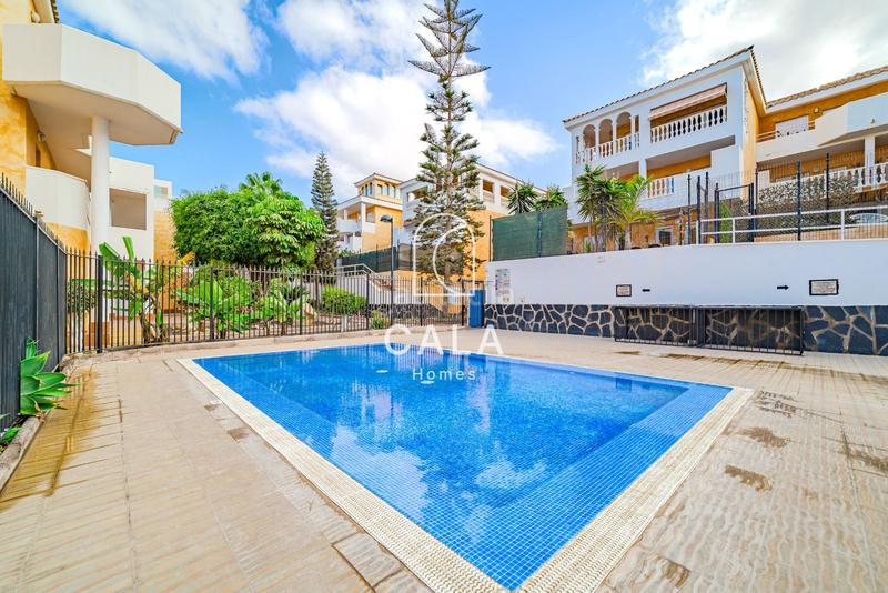 Foto 93859766-503f-4dc8-80a2-65c7f0397c98. Appartamento con parcheggio piscina in Los Cristianos Arona