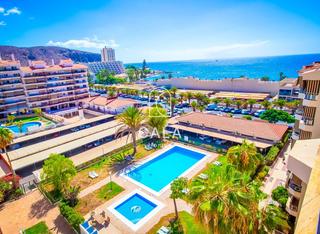 Appartement  N/a. Apartamento de tres dormitorios en primera línea de mar con vist