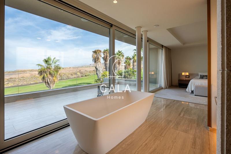 Foto 4fe135cf-6337-42e2-a93e-3c54500f5512. Haus mit heizung parking pool in La Caleta Adeje