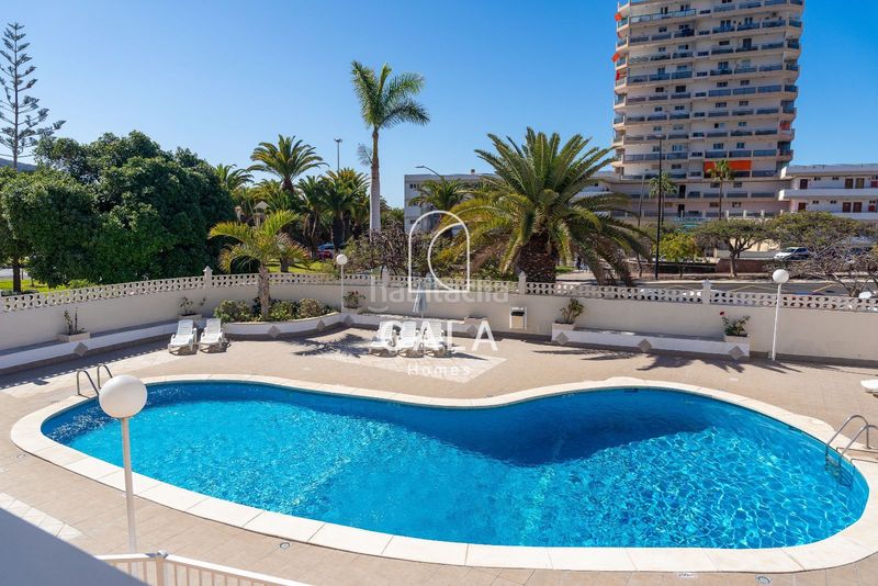 Foto d80503d0-cf8d-4403-b381-354abb742763. Casa adossada amb aparcament piscina a Los Cristianos Arona