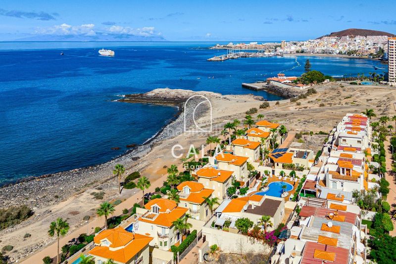 Foto 5d0042cf-b225-4175-a38d-73c1491a9474. Xalet amb aparcament piscina a Los Cristianos Arona