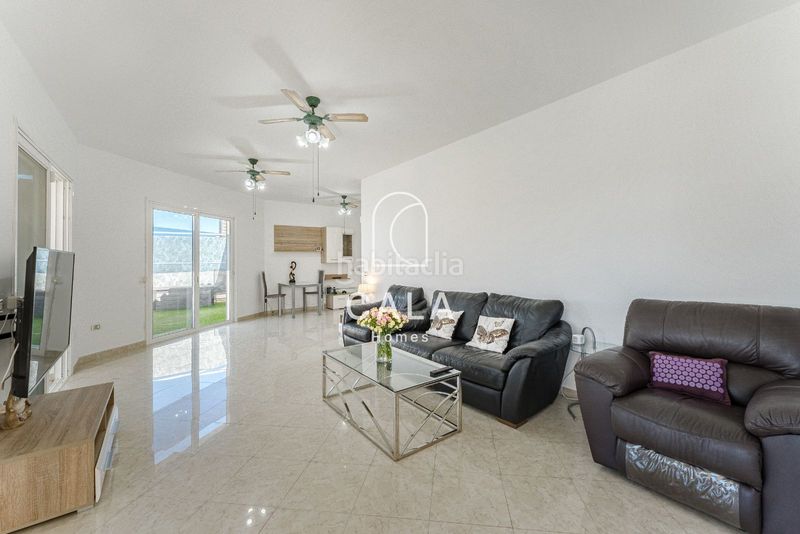 Foto 80e3e1be-1775-4359-b46e-bbb640c3e1a3. Xalet amb aparcament piscina a Los Cristianos Arona