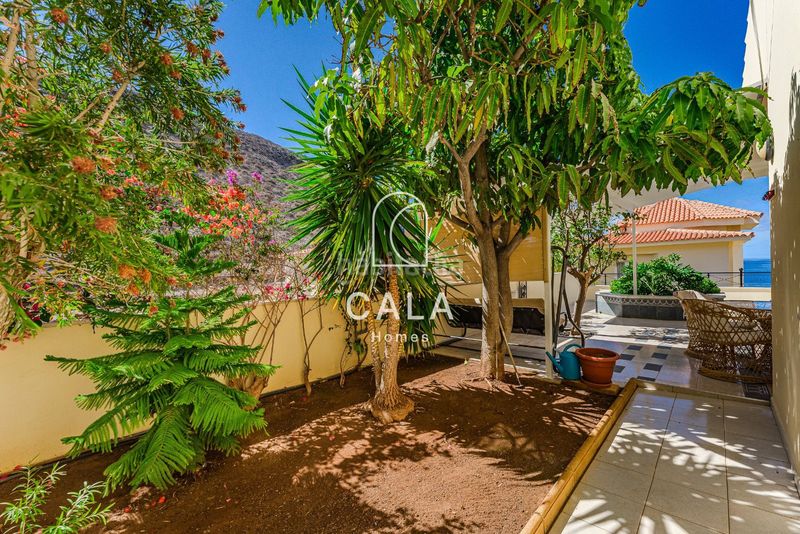 Foto e4071a7b-d929-4427-b760-e118e17ff43e. Xalet amb aparcament piscina a Los Cristianos Arona