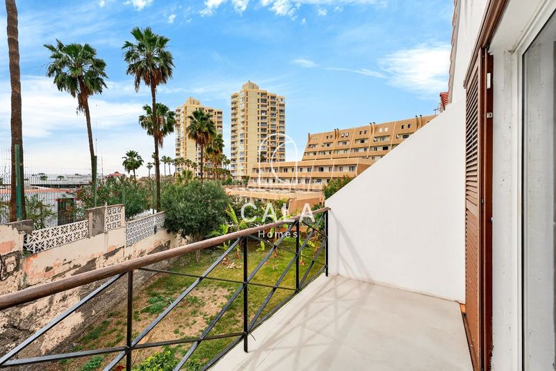 Foto 7071e26d-7246-4ebd-8e1e-314a52dcaf2d. Casa adossada amb piscina a Playa de las Américas Arona